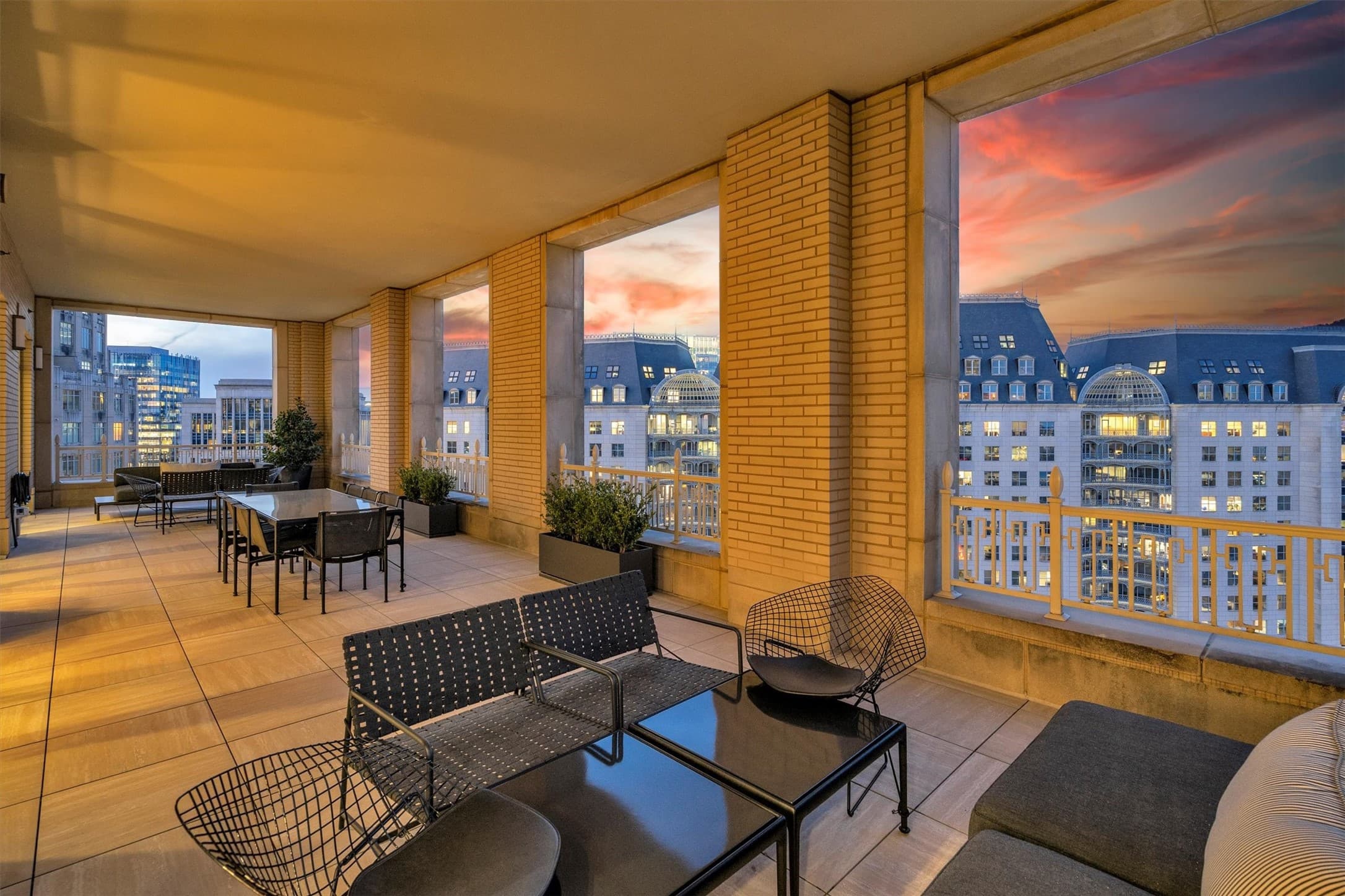 Urban High-Rise & Historic Charm - Photo 2