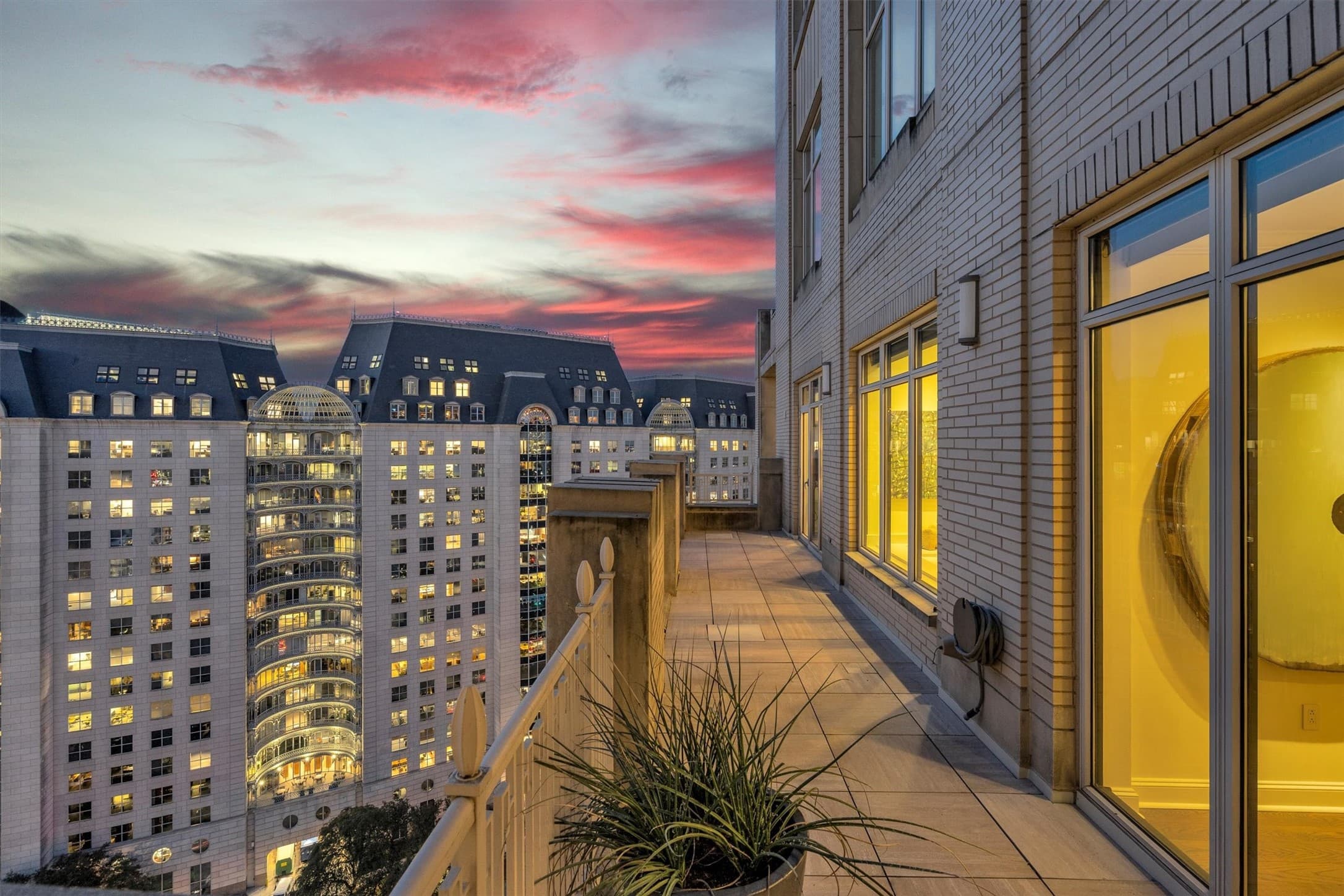 Urban High-Rise & Historic Charm - Photo 3